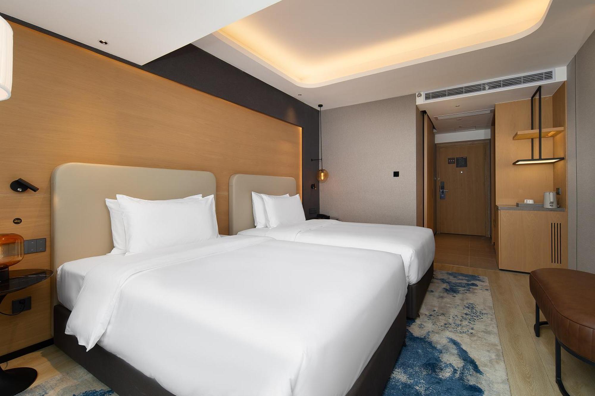 Langham Honor International Hotel Canton Fair Complex Branch - Free Shuttle To Canton Fair Complex During Canton Fair Period & Free Mini Bar المظهر الخارجي الصورة