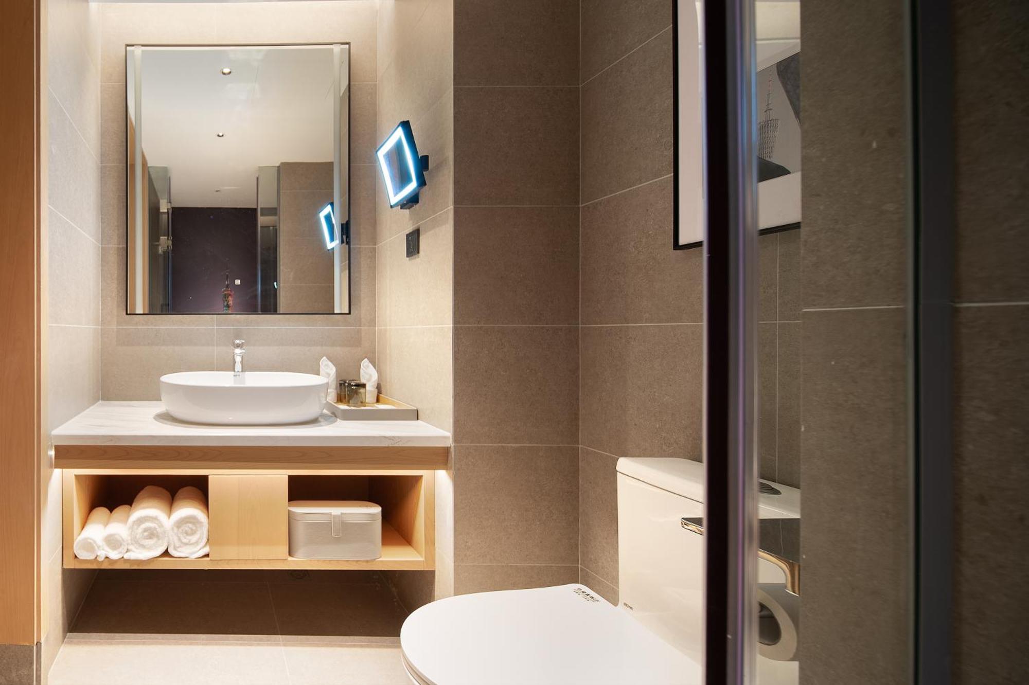 Langham Honor International Hotel Canton Fair Complex Branch - Free Shuttle To Canton Fair Complex During Canton Fair Period & Free Mini Bar المظهر الخارجي الصورة